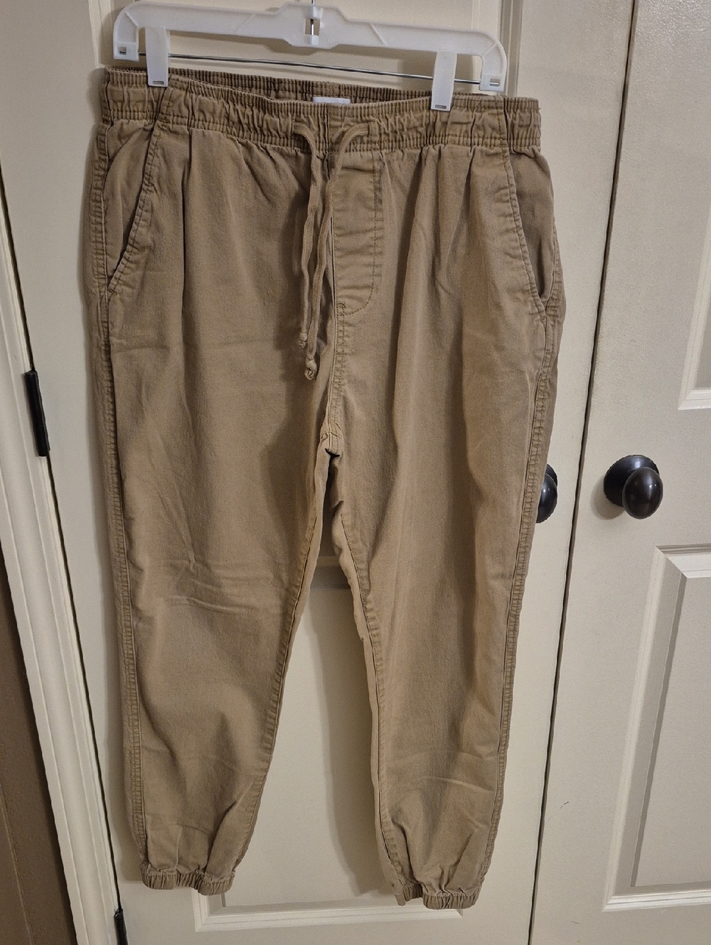Old Navy Men's Drawstring Chino Joggers in Khaki Tan